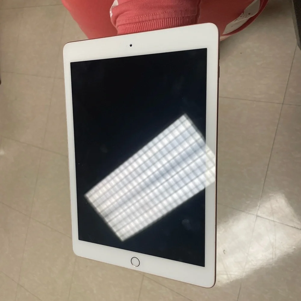 Apple iPad 6th generation 128 GB used but in excellent condition